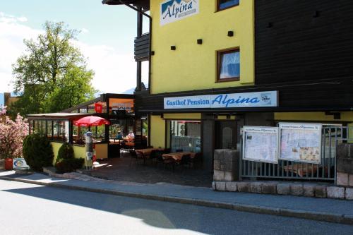Hostal Caf� Pension Alpina