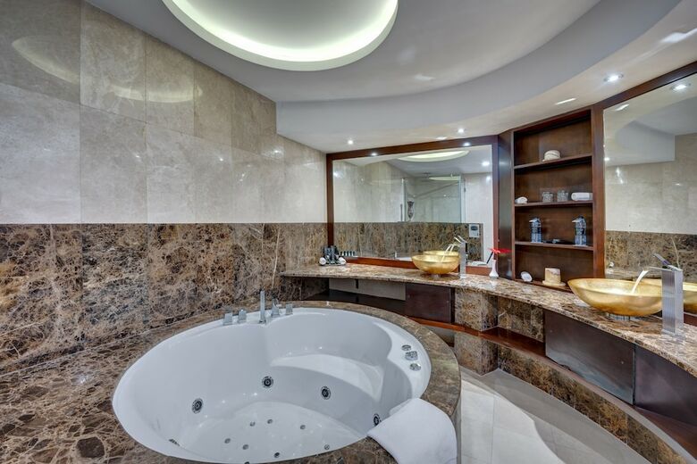 Ghaya Grand Hotel