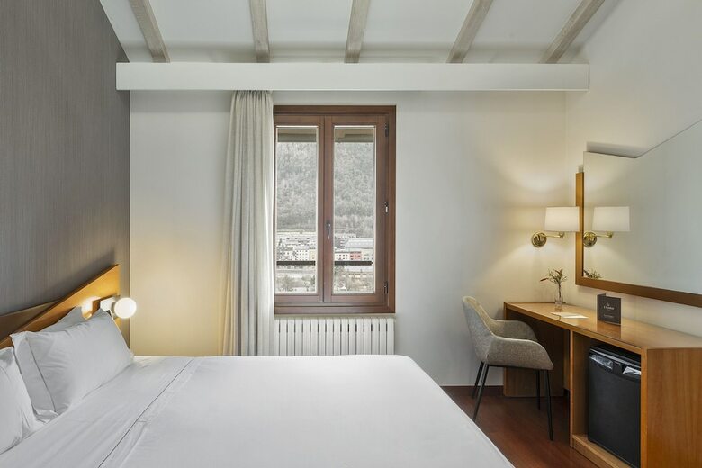 Hotel De L'isard