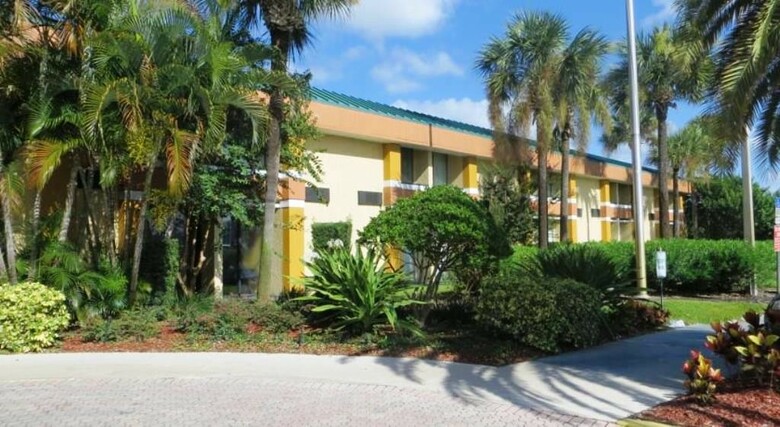 Hotel Baymont Inn & Suites Florida Mall