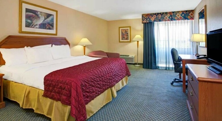 Hotel Baymont Inn & Suites Florida Mall