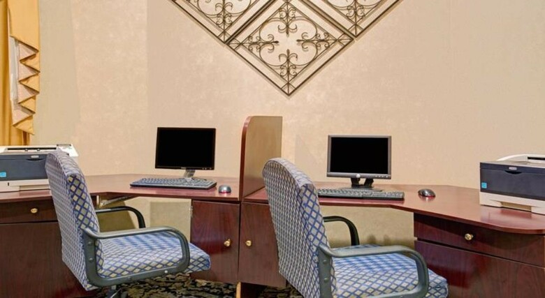 Hotel Baymont Inn & Suites Florida Mall