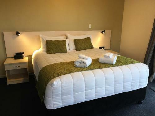 Haast River Top 10 Holiday Park