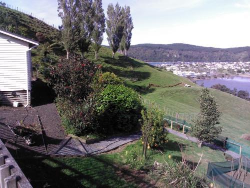 Mandhari Bed And Breakfast Cottage