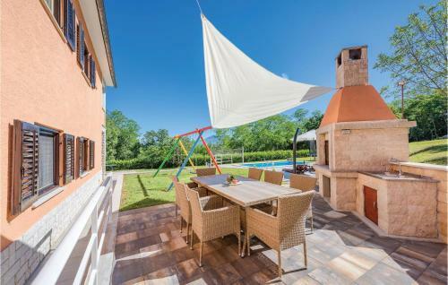Apartment Krsan 29 With Outdoor Swimmingpool