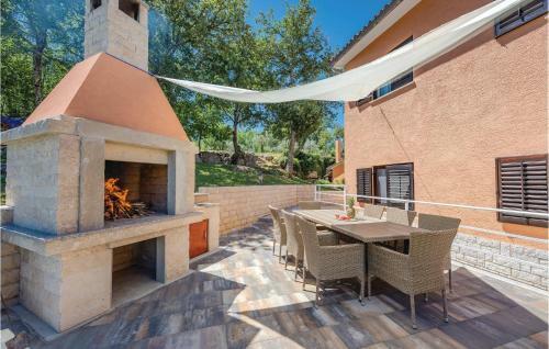 Apartment Krsan 29 With Outdoor Swimmingpool