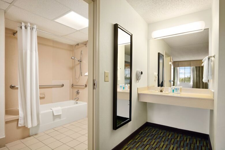 Hotel Wyndham Garden Wichita Downtown