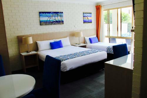 Zorba Waterfront Motel