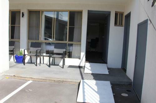 Zorba Waterfront Motel