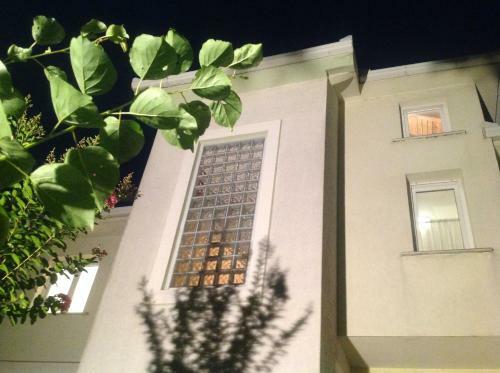 Hostal Zizi Guest House