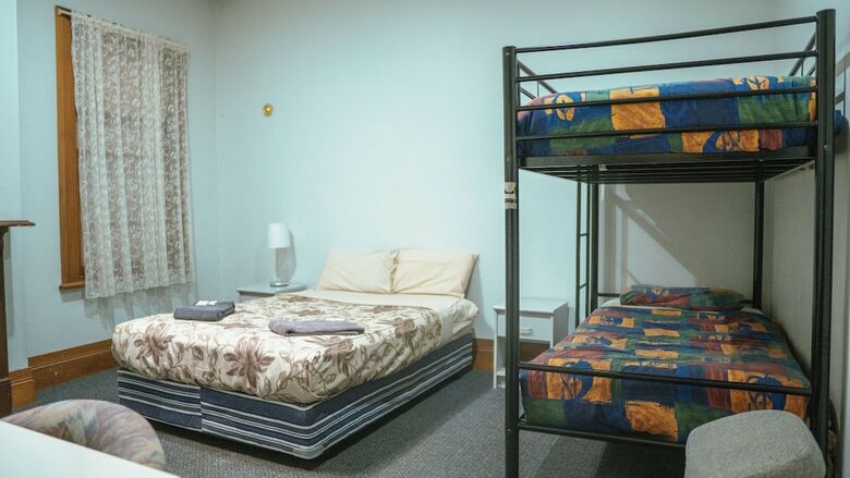 Hostal Alishan International Guest House