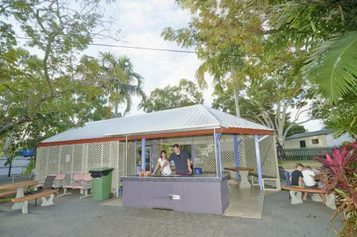 Rowes Bay Caravan Park