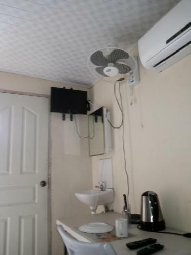 Hostal Tonys Guest House
