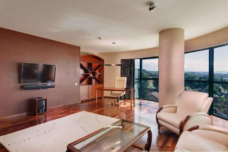 City Plaza Hotel