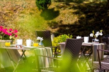 Hotel Logis La Thomasse