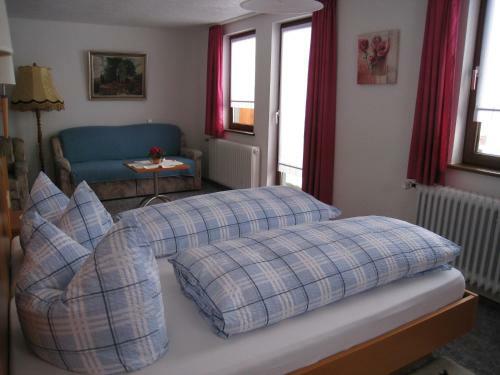 Hostal Gasthaus Pension Donish�usle