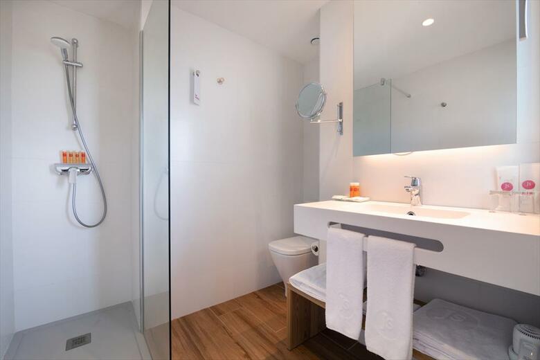 Js Yate Hotel