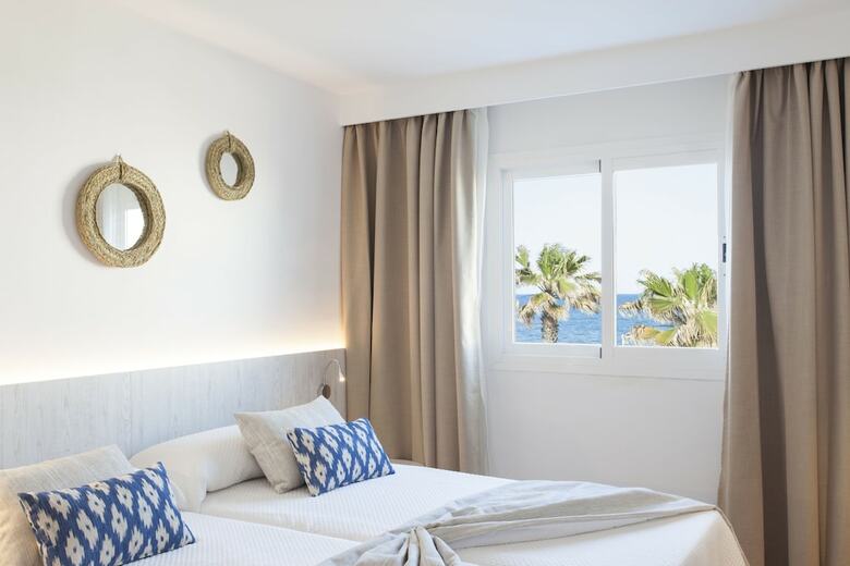 Apartamentos Ses Roquetes (.)