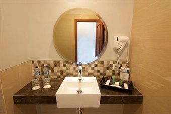 Lorin New Kuta Hotel