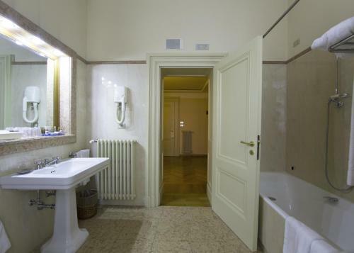 Villa Fenaroli Palace Hotel
