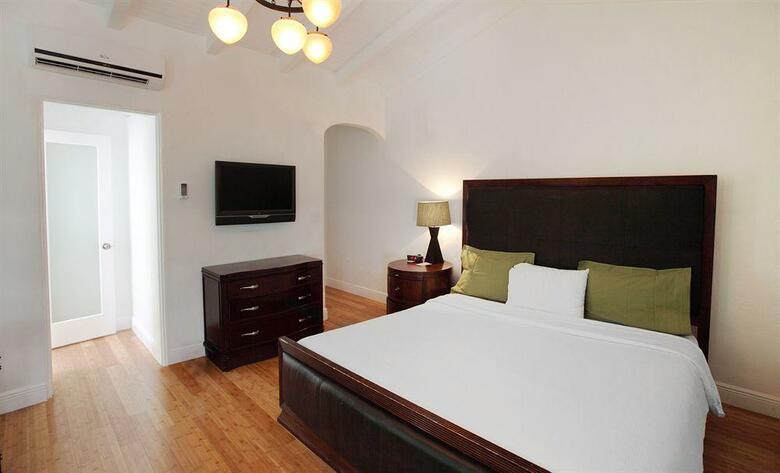 Hotel South Beach Plaza Villas