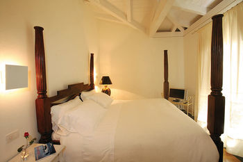 Tarthes Hotel