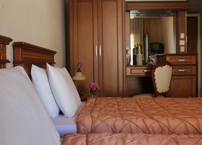 Hotel Famissi