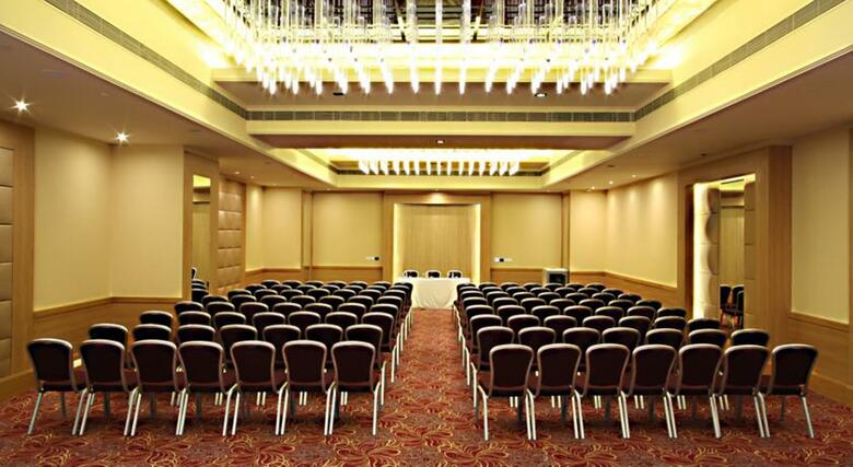 Hotel Radisson Hyderabad Hitec City