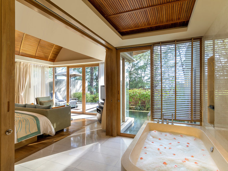 Hotel Renaissance Phuket Resort & Spa