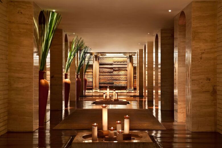 Kempinski Ambience Hotel Delhi