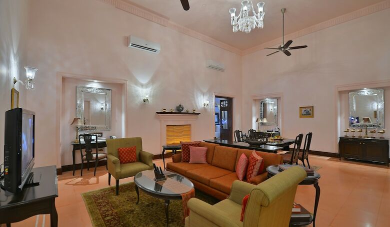 Hotel Nadesar Palace
