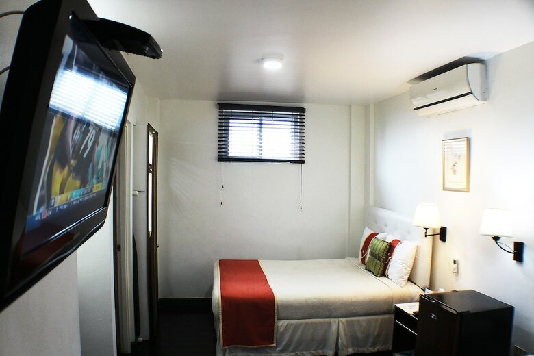Altamont West Hotel