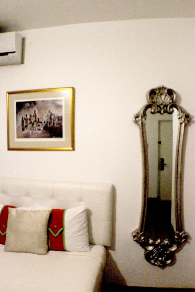 Altamont West Hotel