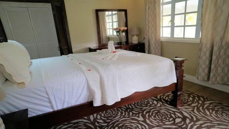 Hotel Marigot Beach Club & Dive Resort