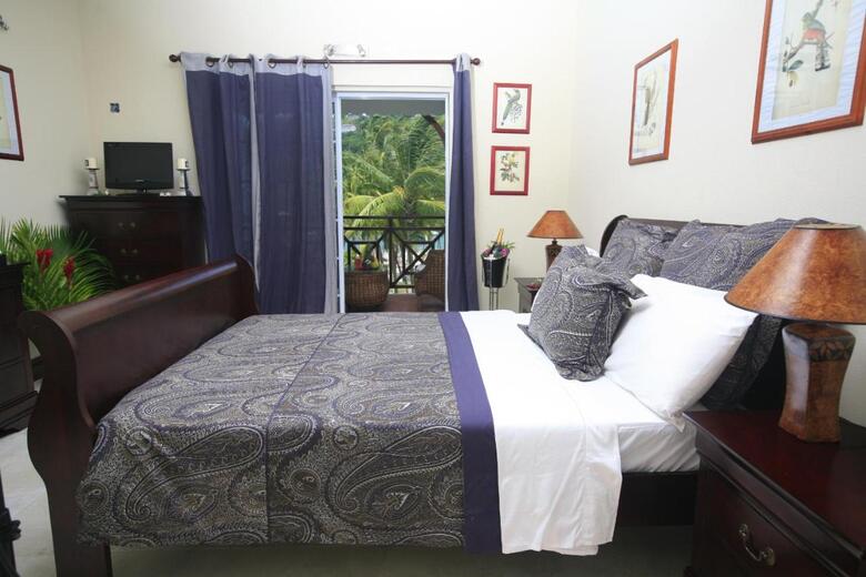 Hotel Marigot Beach Club & Dive Resort