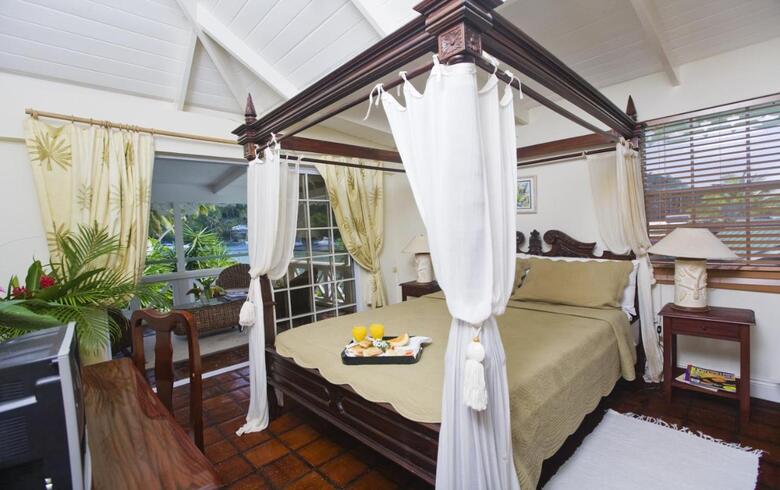 Hotel Marigot Beach Club & Dive Resort