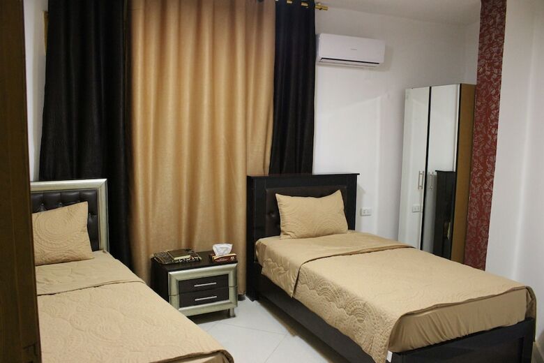 Sara Crown Hotel
