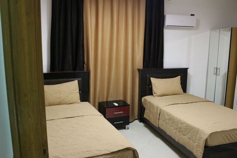 Sara Crown Hotel