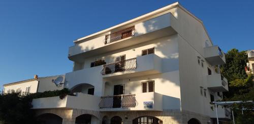 Apartments And Rooms Rogosic