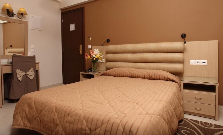 Kronos Hotel