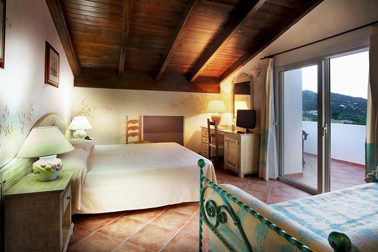 Colonna Beach Hotel