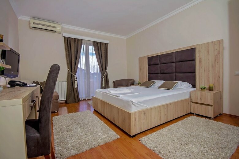 Hotel Holiday