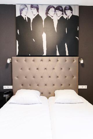 Quentin Golden Bear Hotel