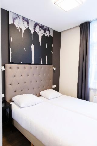Quentin Golden Bear Hotel