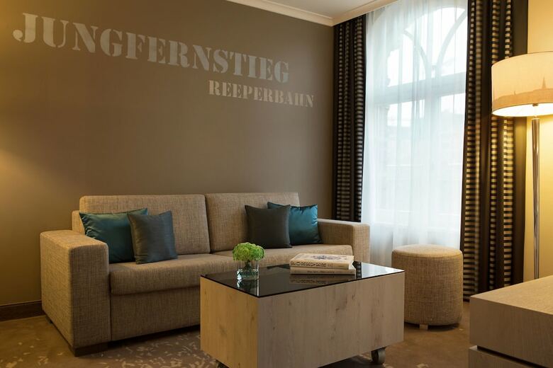 Hotel Renaissance Hamburg