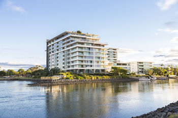 Hotel Freshwater Point Resort