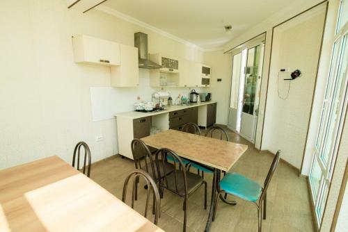 Hostal Alyona Hotel