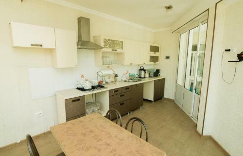 Hostal Alyona Hotel