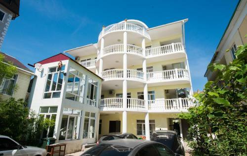 Hostal Alyona Hotel