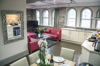 Base Serviced Apartments - Sir Thomas Street